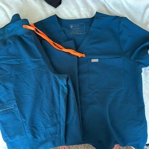 Figs scrub set size large!